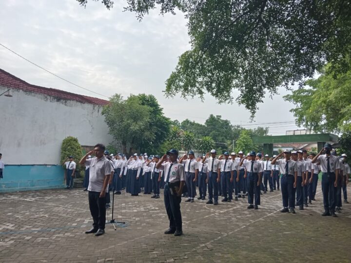 MTs Nurul Islam Kota Kediri Gelar Upacara Hari Pahlawan dengan Khidmat